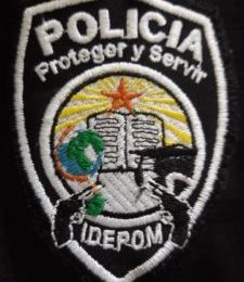 玫瑰色玫瑰色 = 联盟  & ISTITUTO DOMINICANO  "DE ENSENANZA POLICIA MUNICIPAL"  圣多明哥DOMINICAN REPUBLIC, 指挥官恩曼多·科朗·安德烈·赫雷迪亚 & 劳力士萨德